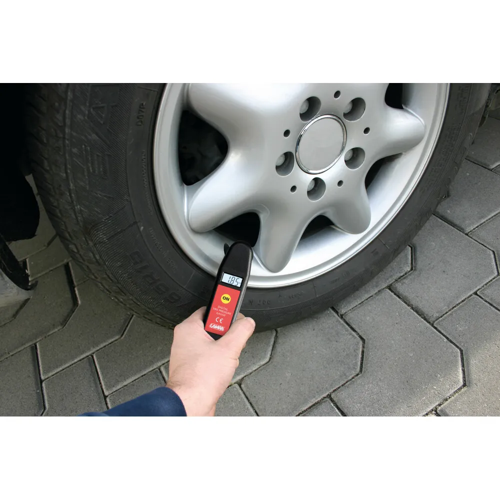 Légnyomásmérő, digitális, önkalibráló rendszerű Lampa Digital tyre pressure gauge