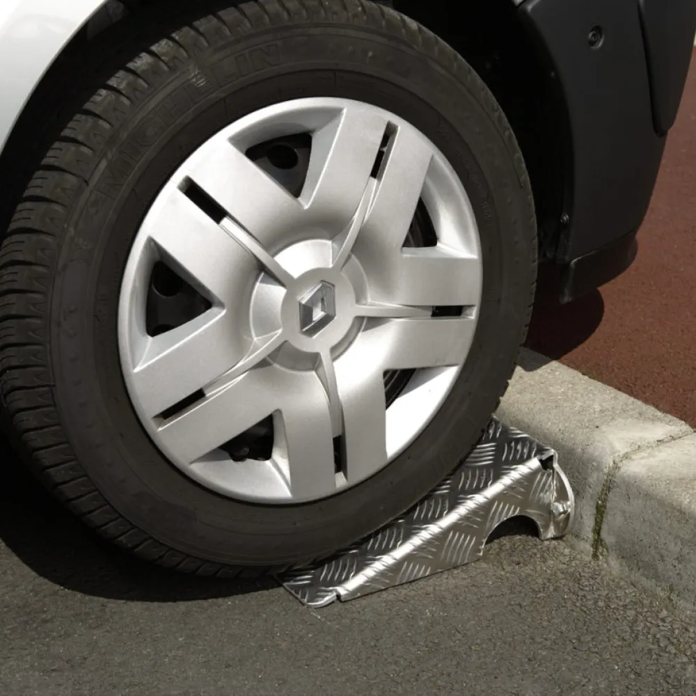 Járdabejárati rámpa párban, 1 tonnás, Mottez