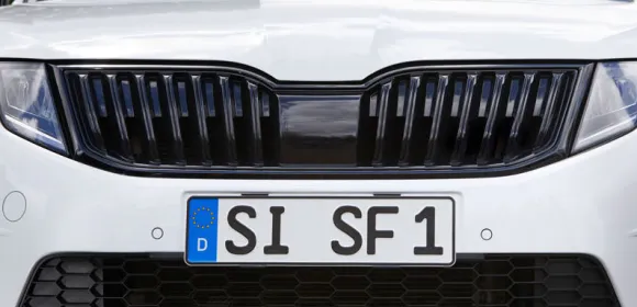 Rendszámtábla tartóról mondanék valamit.