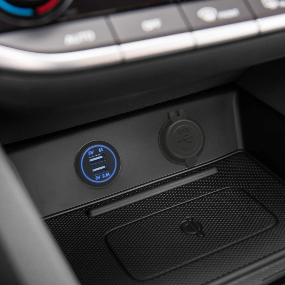 USB aljzat, szivargyújtó helyére építhető (12/24V) 54926