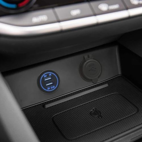 USB aljzat, szivargyújtó helyére építhető (12/24V) 54926