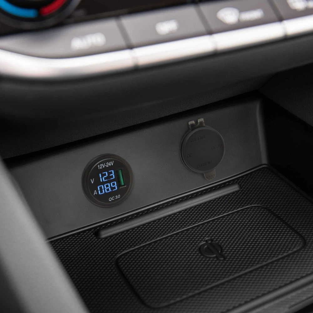 USB aljzat, szivargyújtó helyére építhető, kijelzővel(12/24V) 54927BL